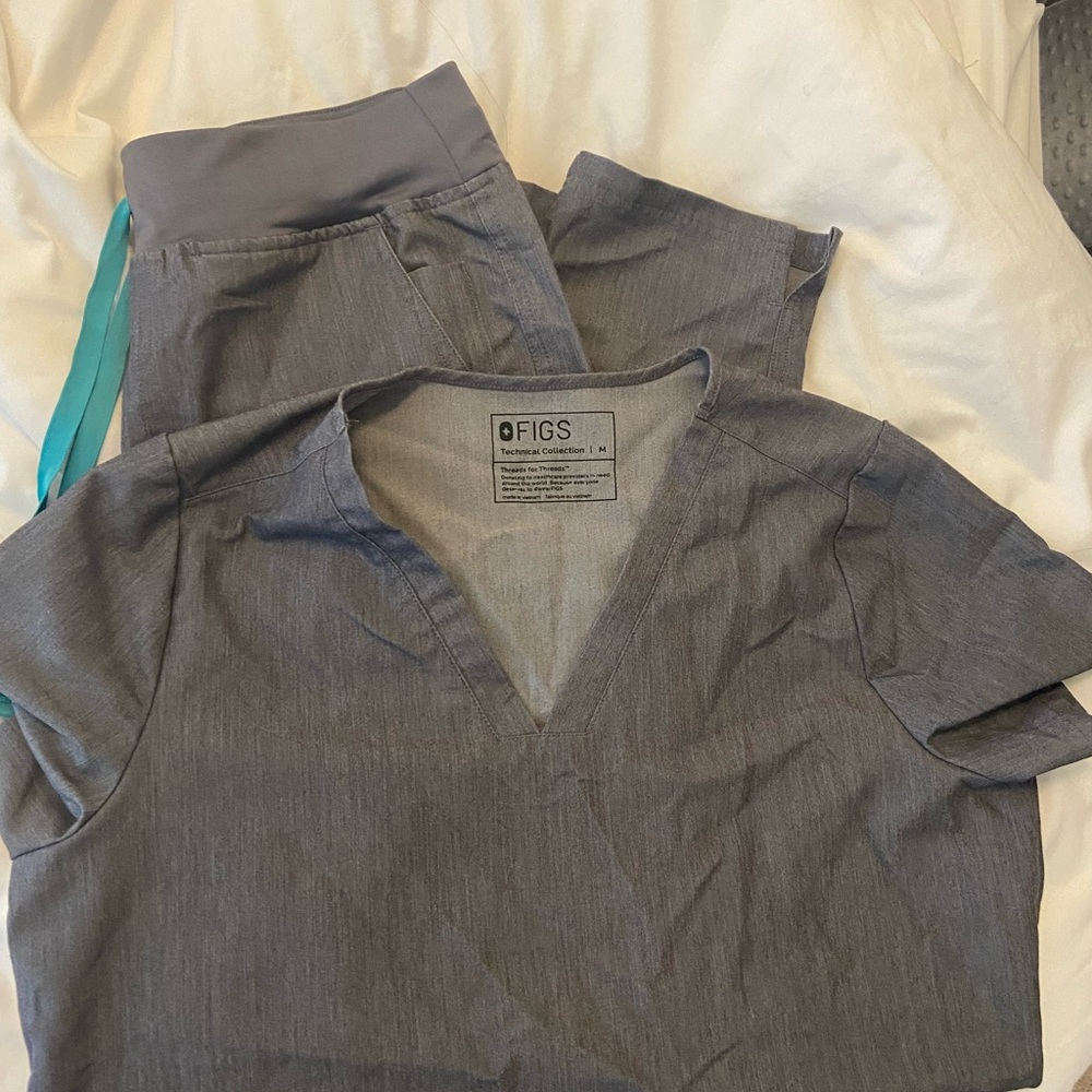Figs Gray Scrub Set